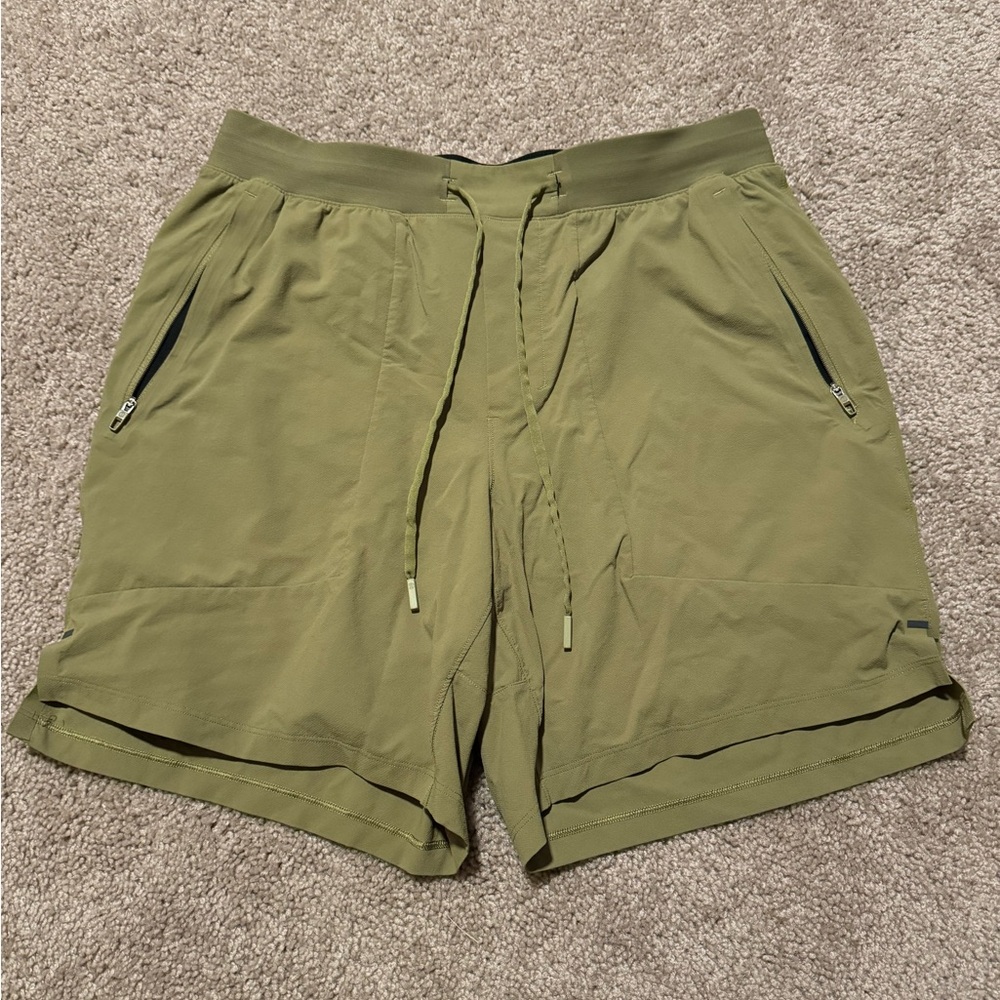 Lululemon Men’s Athletic Tan/Green 867 Short - Medium